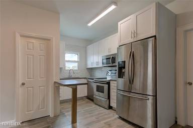 Main picture of 1833 Taylor St
