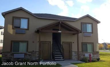 Main picture of 880 Everett Pl