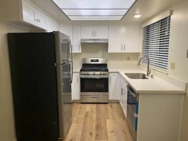 Main picture of 107 W Oak St