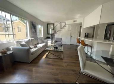 Main picture of 7349 Balboa Blvd
