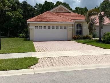 Main picture of 615 SW Saint Thomas Cv