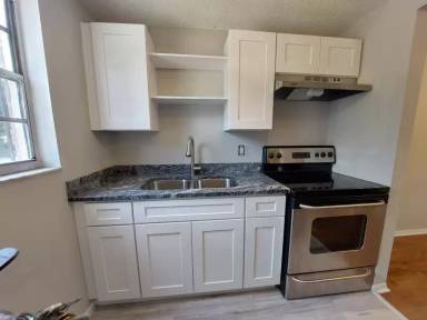 Main picture of 925 N Castle Ct