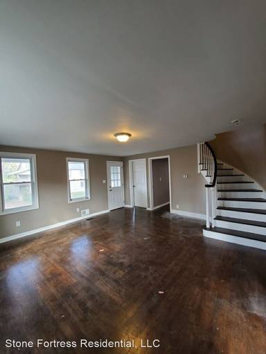 Main picture of 19 Academy Ave