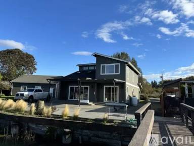 Main picture of 5048 NE Cedar Ln