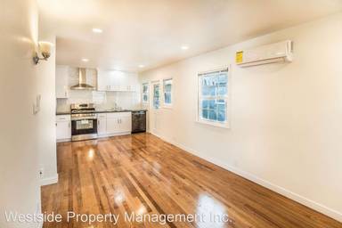 Main picture of 8407 Lilienthal Ave