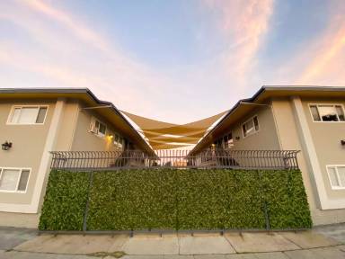 Main picture of 4233 Euclid Ave