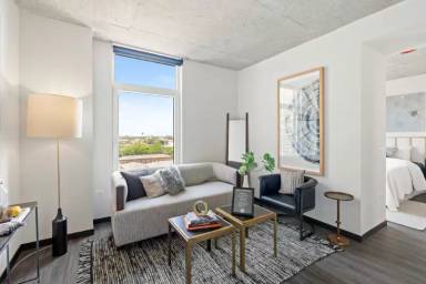 Main picture of 140 N Ashland Ave