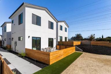 Main picture of 4603-4611 Almayo Ave