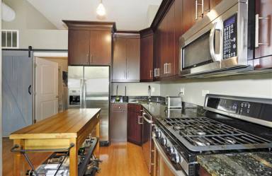 Main picture of 812 W Van Buren St