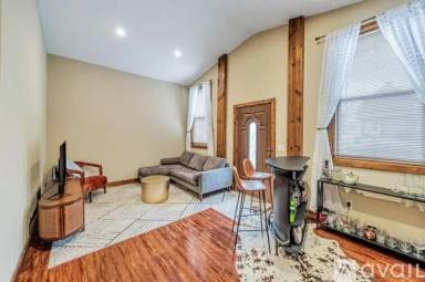 Main picture of 1232 Russell St