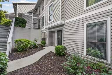 Main picture of 806 Wynnes Ridge Cir SE