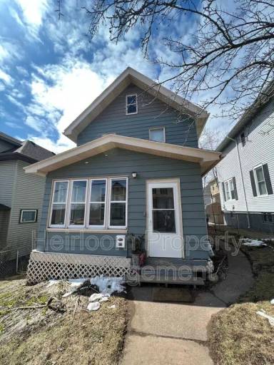 Main picture of 423 N 13th Ave E