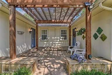 Main picture of 4817 Woodland Park Blvd