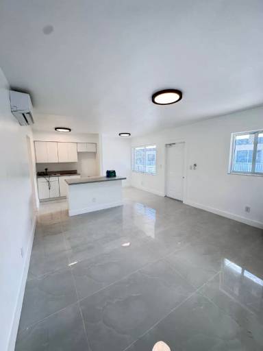 Main picture of 1999 N Glades Dr