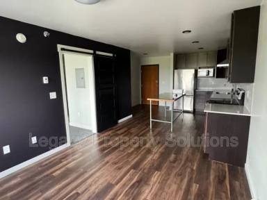 Main picture of 202 E Greenfield Ln