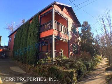 Main picture of 914 SE 33rd Ave