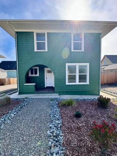 Main picture of 5 Rideout St