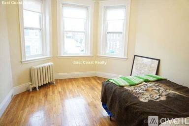 Main picture of 232 Kelton St