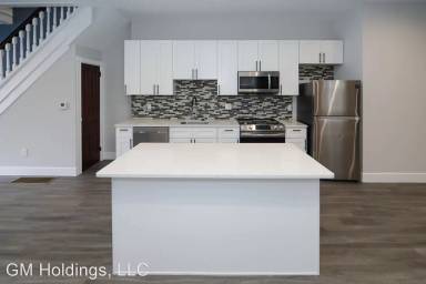 Main picture of 1233 E Venango St