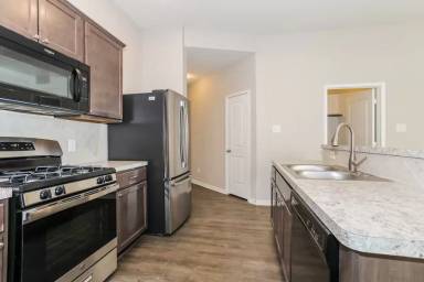 Main picture of 15153 Meadow Gln S