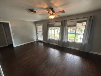Main picture of 1500 W School Ave