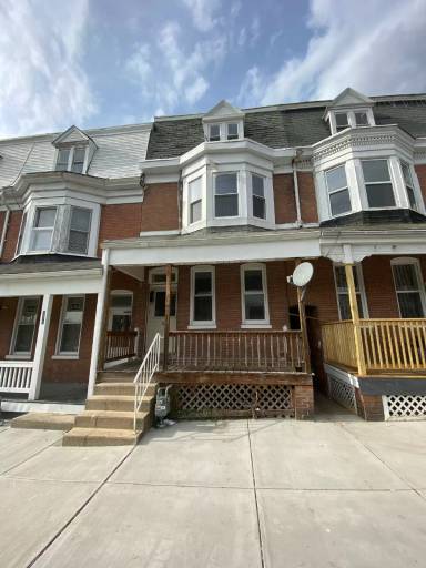 Main picture of 927 W Poplar St