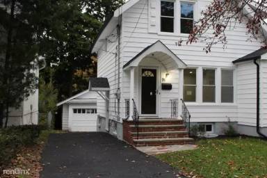 Main picture of 91 Roosevelt Ave