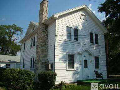 Main picture of 140 S Elm St