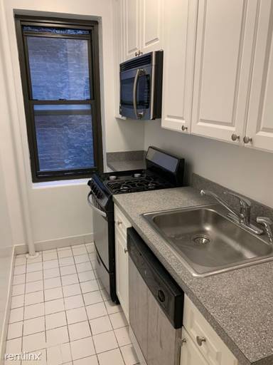 Main picture of 124 E 24th St