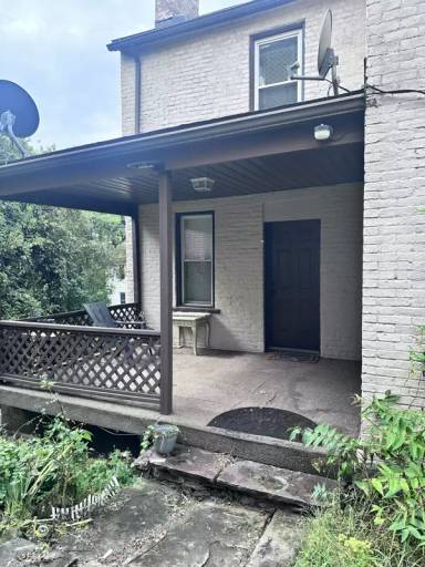 Main picture of 516 1/2 Front St