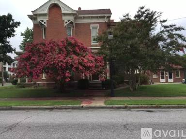 Main picture of 633 Monroe St
