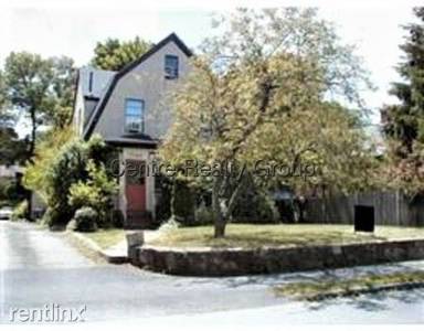 Main picture of 26 Oak St