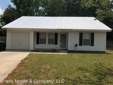 Main picture of 141 Oakwood Dr