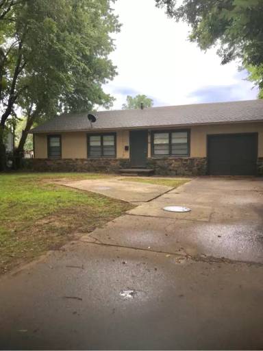 Main picture of 630 E 41st Pl N