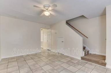 Main picture of 104 Canary St