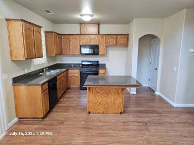 Main picture of 1060 Goble Ct