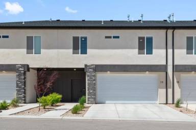 Main picture of The Townhomes At Cross Hollow