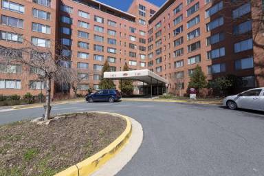 Main picture of River Place North