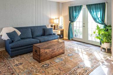 Main picture of 1515 S Carson Ave