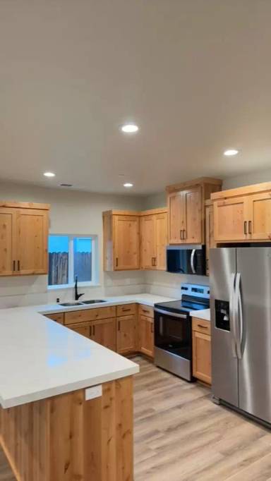 Main picture of 101 W Lindo Ave
