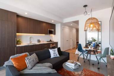 Main picture of 102 W Hill St