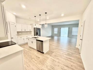 Main picture of 1300 Eagle Claw Dr