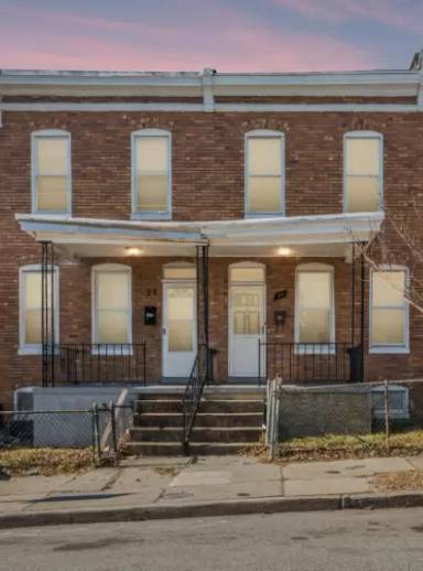 Main picture of 30 N Abington Ave