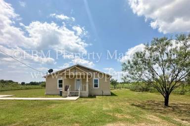 Main picture of 215 W Harris Rd