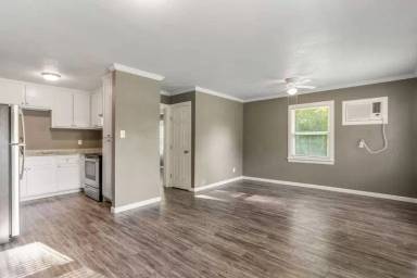 Main picture of 2554 S Jamestown Ave