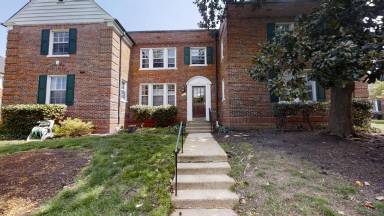 Main picture of 1737 N Queens Ln