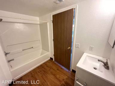 Main picture of 901 Hackberry St