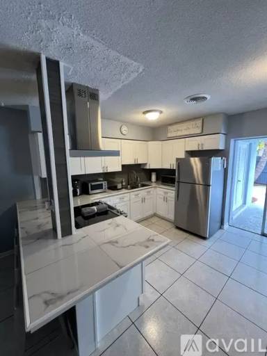 Main picture of 2560 NE 10th Ct