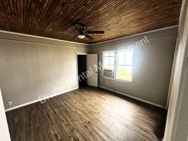 Main picture of 408 E Michigan St