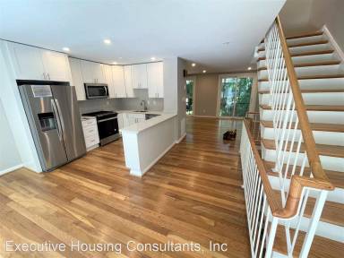 Main picture of 319 I St SW